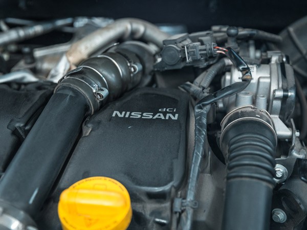 Cambio-sostituzione-luci-e-dischi-originali-nissan-sassuolo